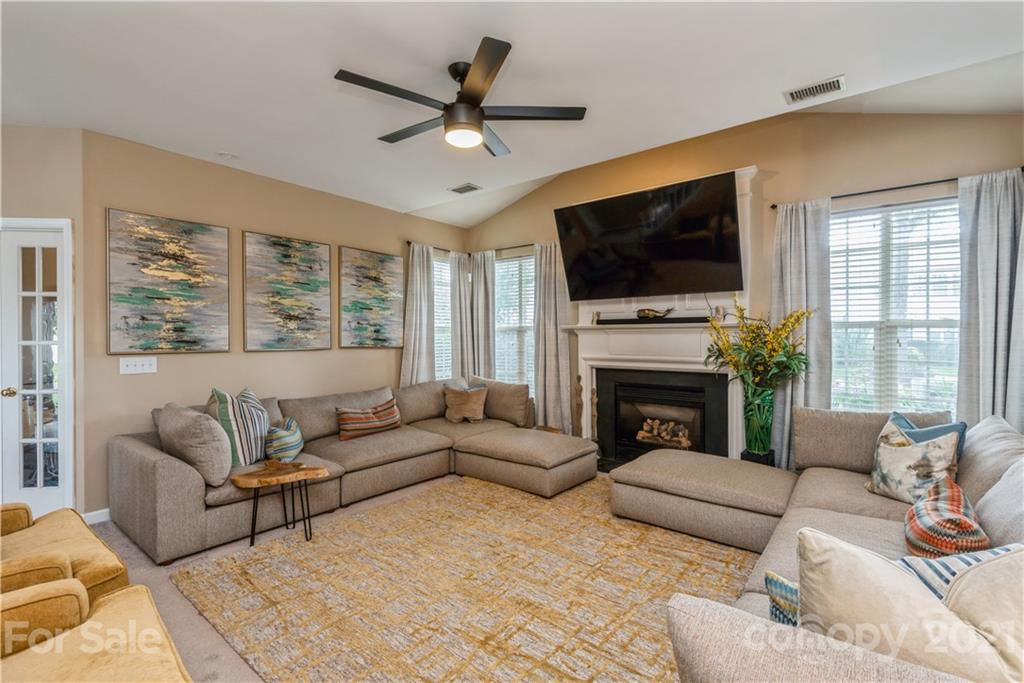 2129 Winthorp Ridge Road, Unit 286 Charlotte, NC 28270 - Photo 14 of 31 Gallery Image 14