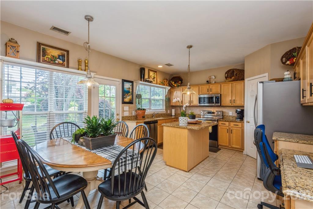 2129 Winthorp Ridge Road, Unit 286 Charlotte, NC 28270 - Photo 15 of 31 Gallery Image 15