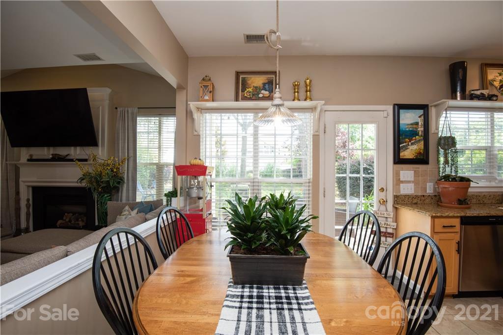 2129 Winthorp Ridge Road, Unit 286 Charlotte, NC 28270 - Photo 16 of 31 Gallery Image 16