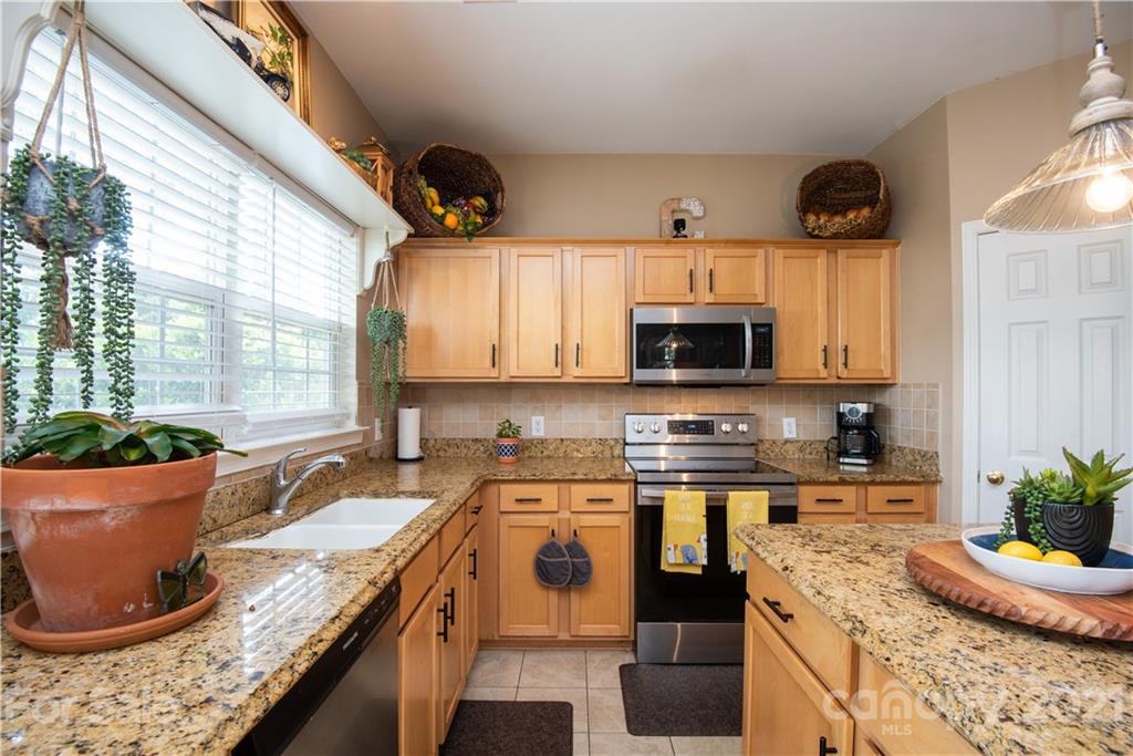 2129 Winthorp Ridge Road, Unit 286 Charlotte, NC 28270 - Photo 17 of 31 Gallery Image 17