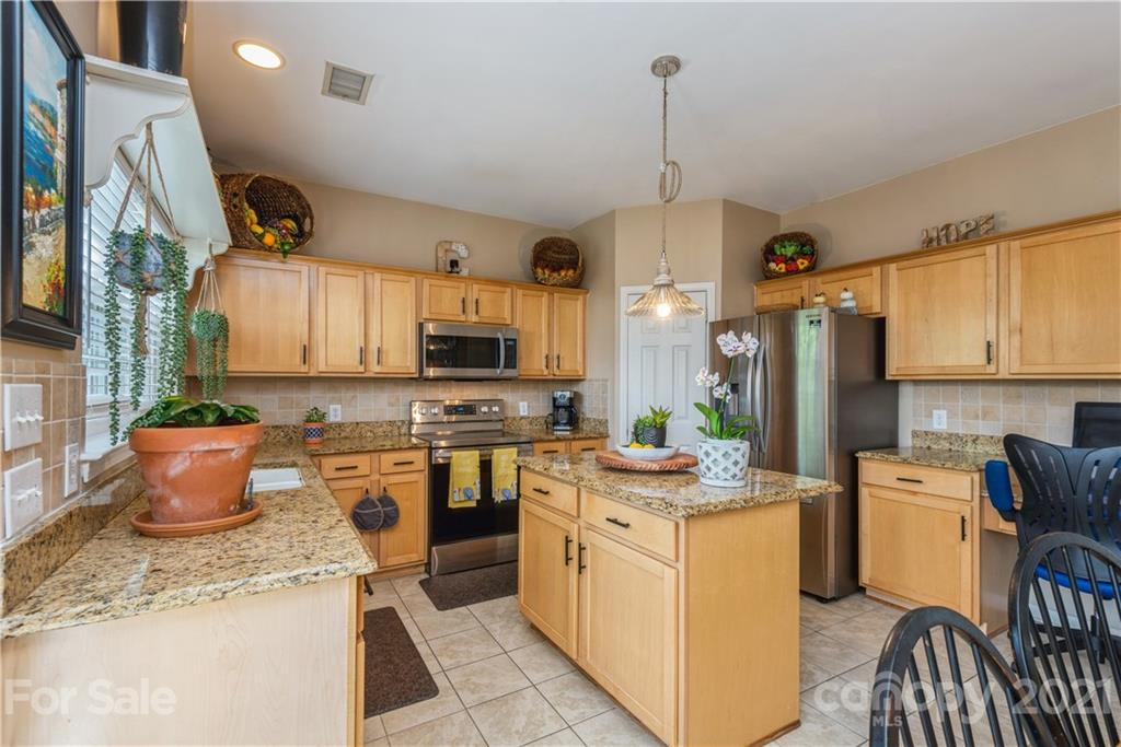 2129 Winthorp Ridge Road, Unit 286 Charlotte, NC 28270 - Photo 18 of 31 Gallery Image 18