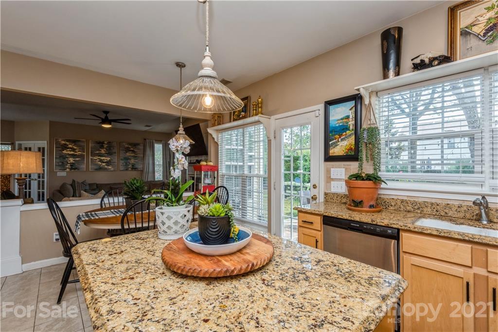 2129 Winthorp Ridge Road, Unit 286 Charlotte, NC 28270 - Photo 20 of 31 Gallery Image 20