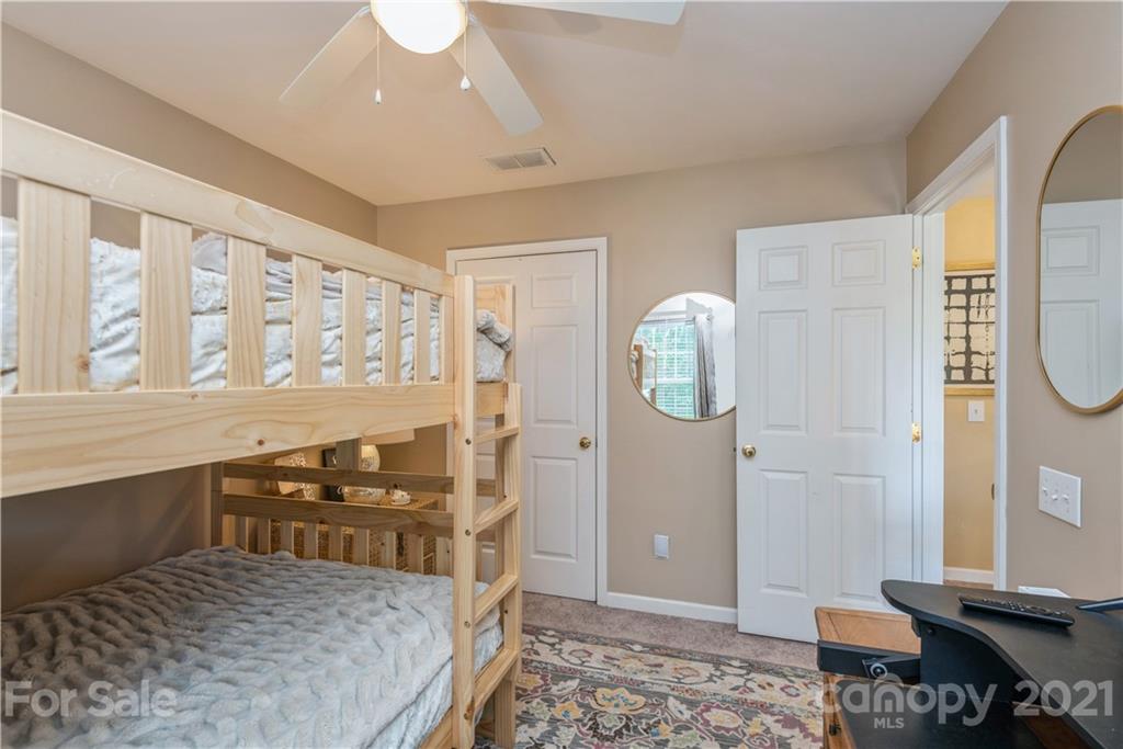 2129 Winthorp Ridge Road, Unit 286 Charlotte, NC 28270 - Photo 24 of 31 Gallery Image 24