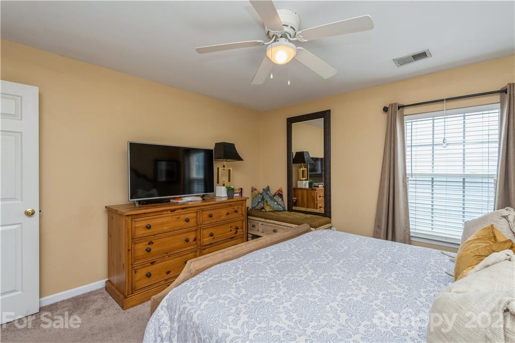 2129 Winthorp Ridge Road, Unit 286 Charlotte, NC 28270 - Photo 27 of 31 Gallery Image 27