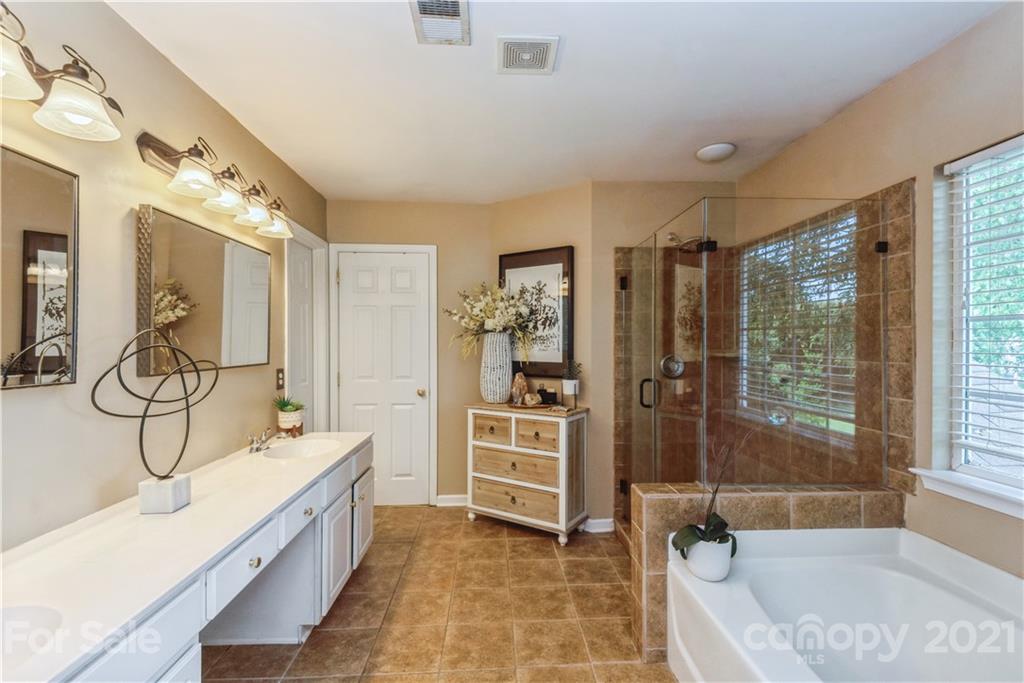 2129 Winthorp Ridge Road, Unit 286 Charlotte, NC 28270 - Photo 30 of 31 Gallery Image 30