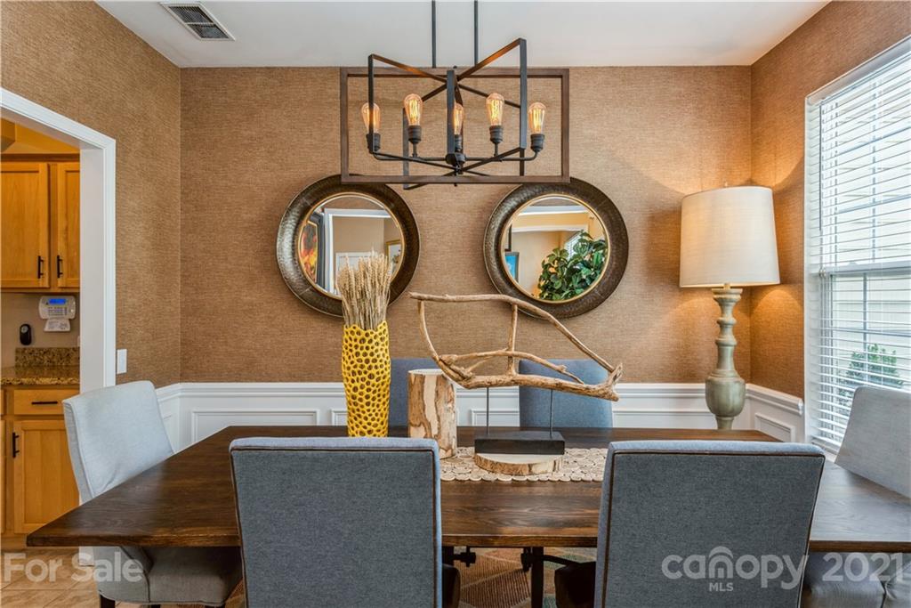 2129 Winthorp Ridge Road, Unit 286 Charlotte, NC 28270 - Photo 8 of 31 Gallery Image 8
