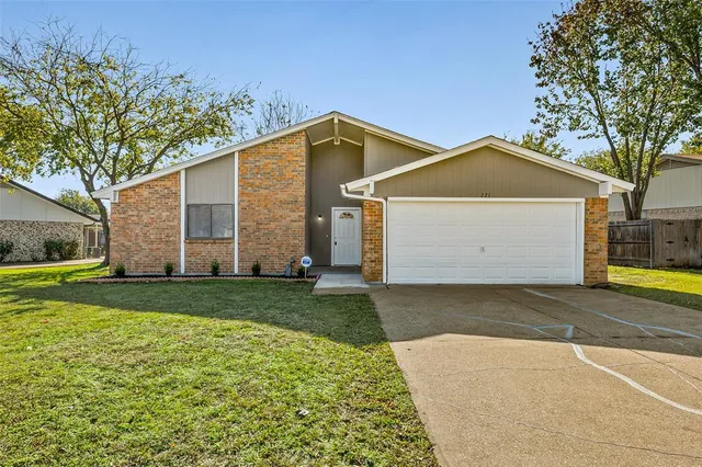 $2,050 | 221 Asbury Drive, Saginaw, TX 76179