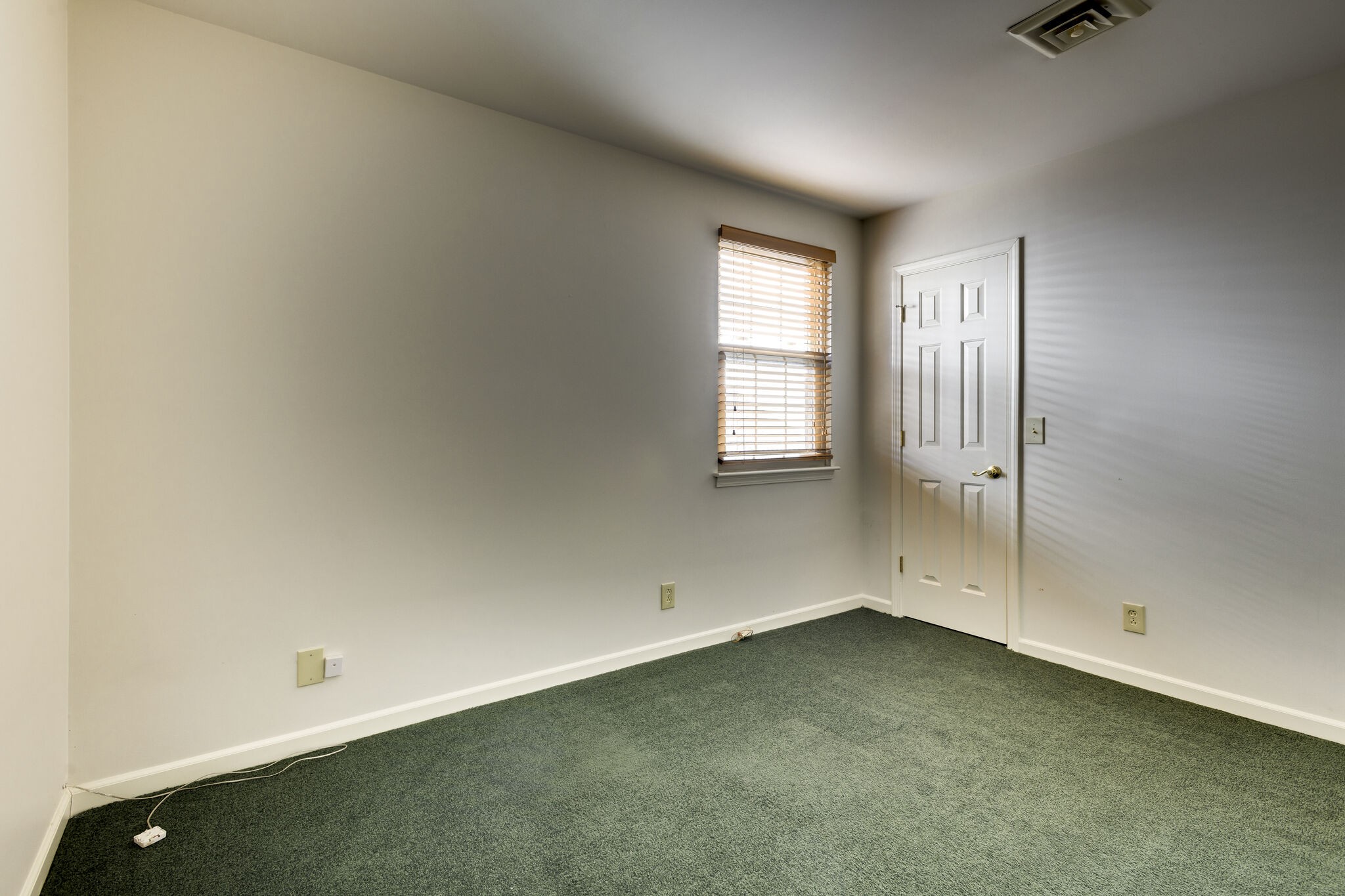 1126 General George Patton Road Nashville, TN 37221 - Photo 20 of 28 an empty room with windows