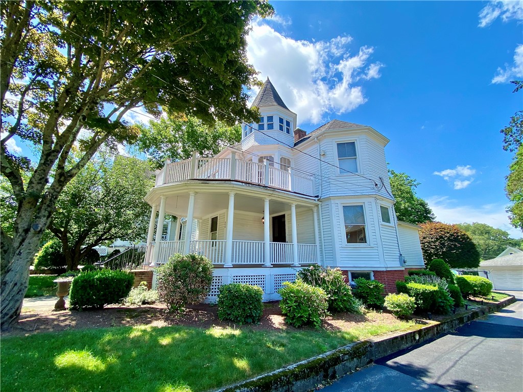 308 Harris Avenue Woonsocket, RI 02895 - Photo 3 of 36