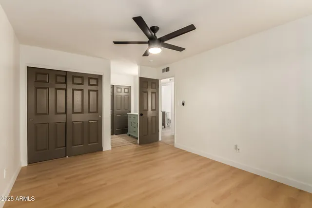 a view of a livingroom with a ceiling fan & a ceiling fan