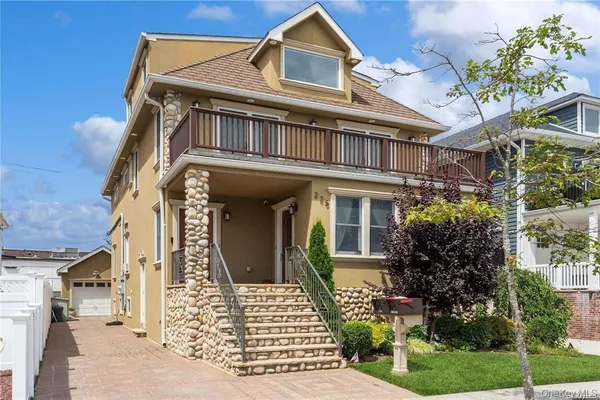 $4,300 | 225 East Walnut Street, Unit 1, Long Beach, NY 11561