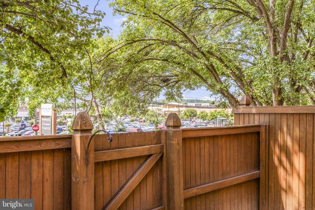 $589,000 | 252 Gretna Green Court, Alexandria, VA 22304