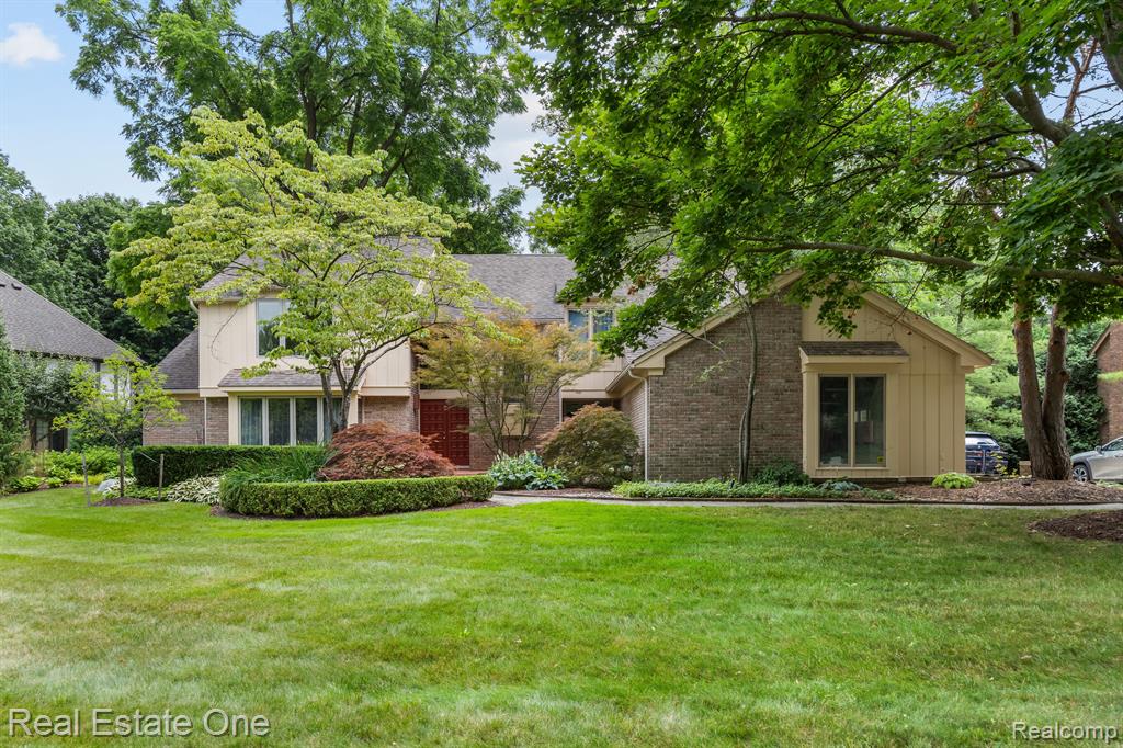 4752 Rivers Edge Drive Troy, MI 48098 - Photo 2 of 42