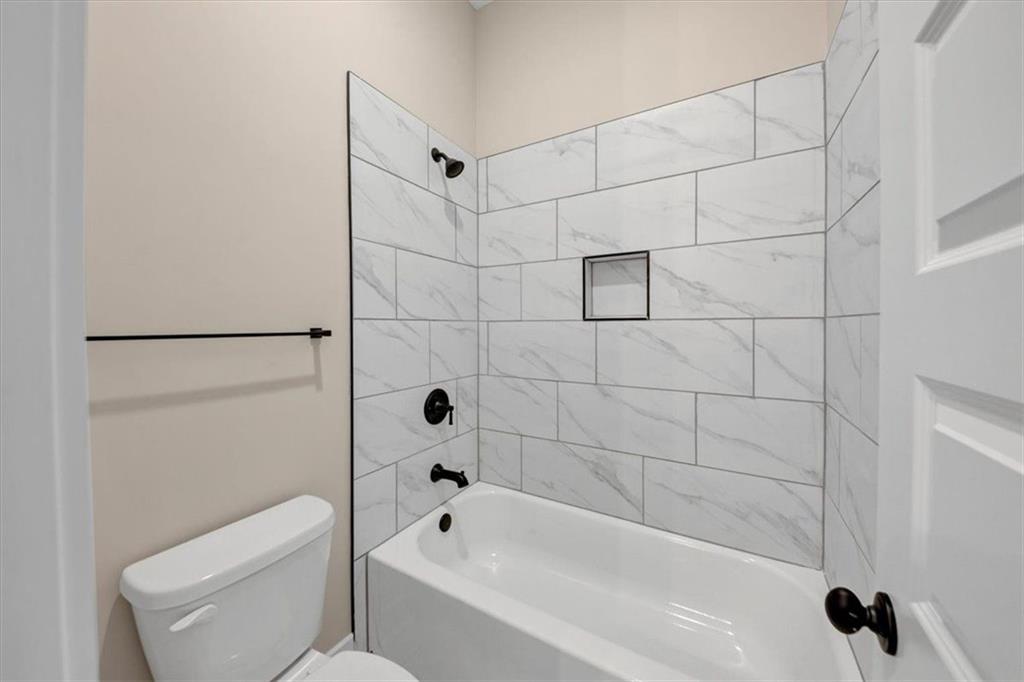 960 Oxford Road Ball Ground, GA 30107 - Photo 24 of 54 a bathroom with a bathtub and a toilet