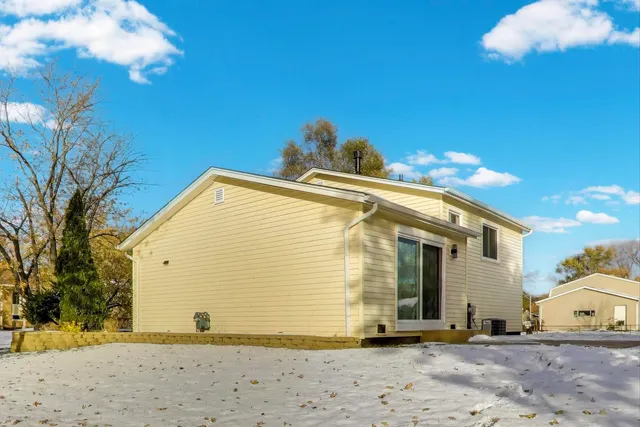 a view of a house with a backyard