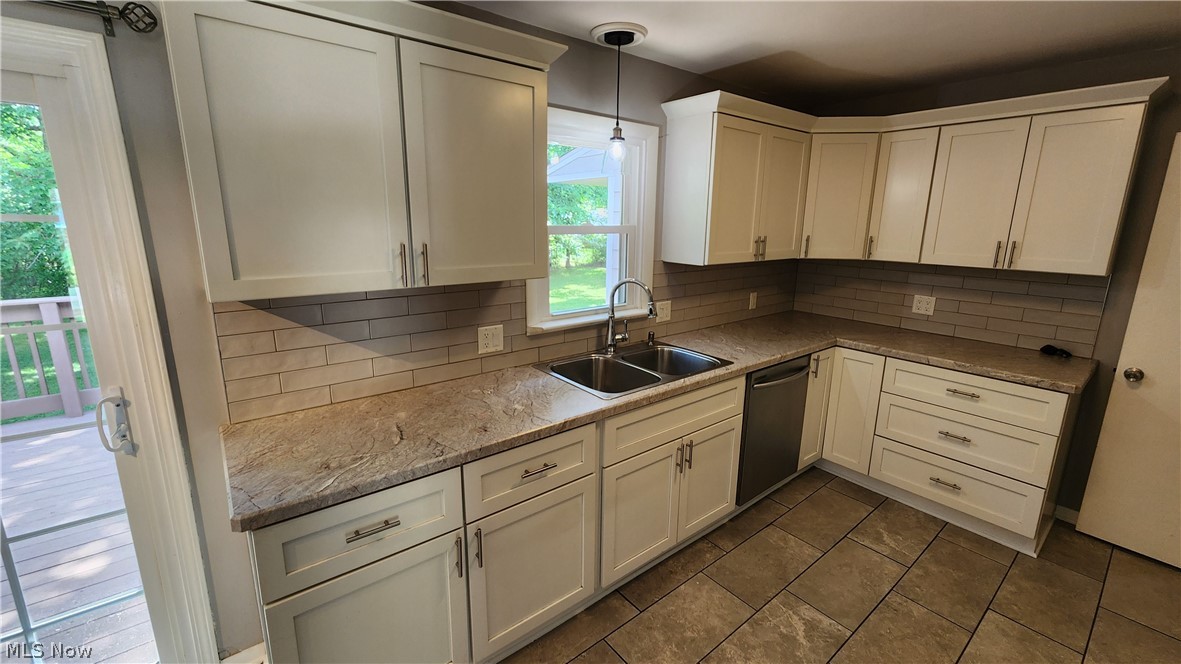 2491 Samira Road Stow, OH 44224 - Photo 3 of 26 Gallery Image 3