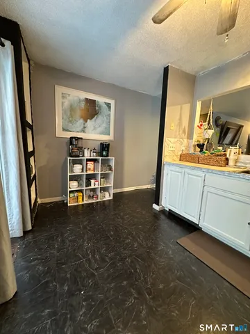 $2,595 | 203 Oakland Street, Unit F, Manchester, CT 06042