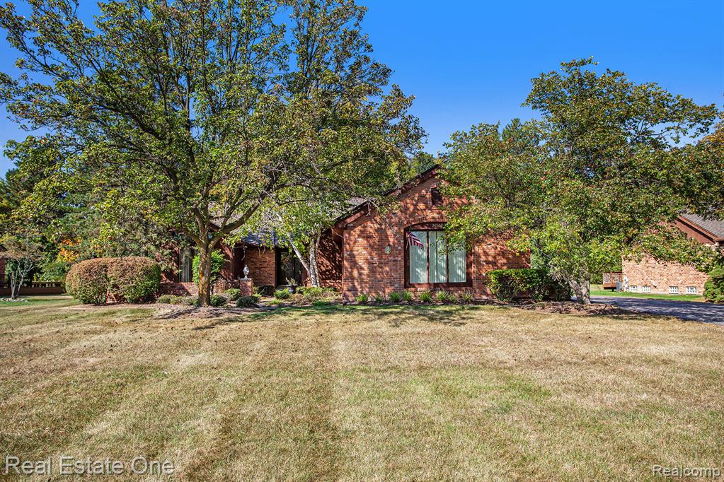 36508 Valley Ridge Drive Farmington Hills, MI 48331 - Photo 2 of 29