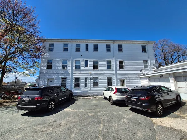 $3,400 | 155 R Washington Street, Unit 3, Peabody, MA 01960