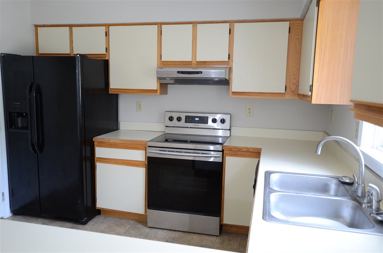 30 Charter Street, Unit 13 Exeter, NH 03833 - Photo 4 of 32
