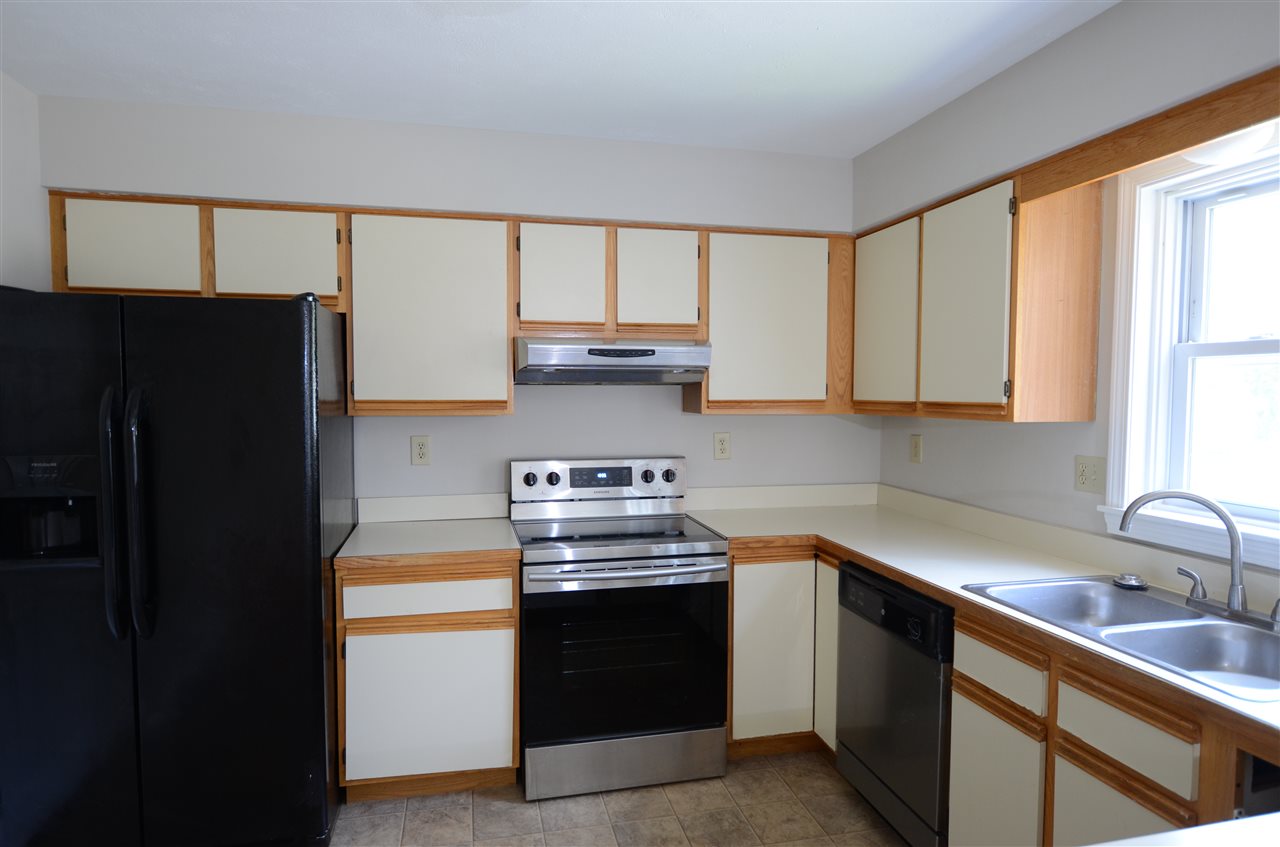 30 Charter Street, Unit 13 Exeter, NH 03833 - Photo 5 of 32