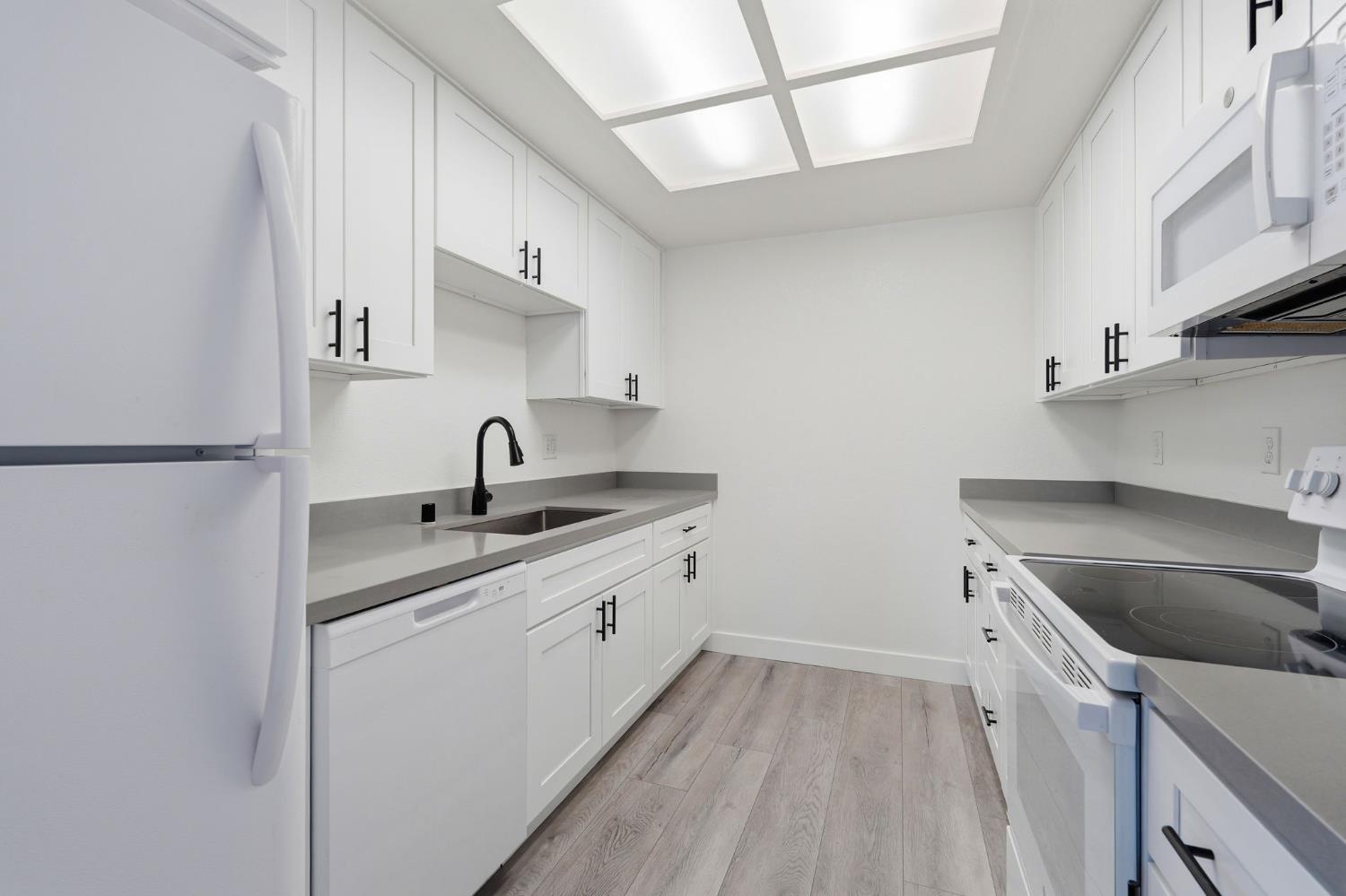 426 Cherry Lane, Unit H Manteca, CA 95337 - Photo 9 of 28