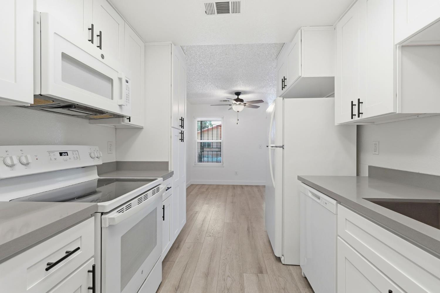 426 Cherry Lane, Unit H Manteca, CA 95337 - Photo 10 of 28