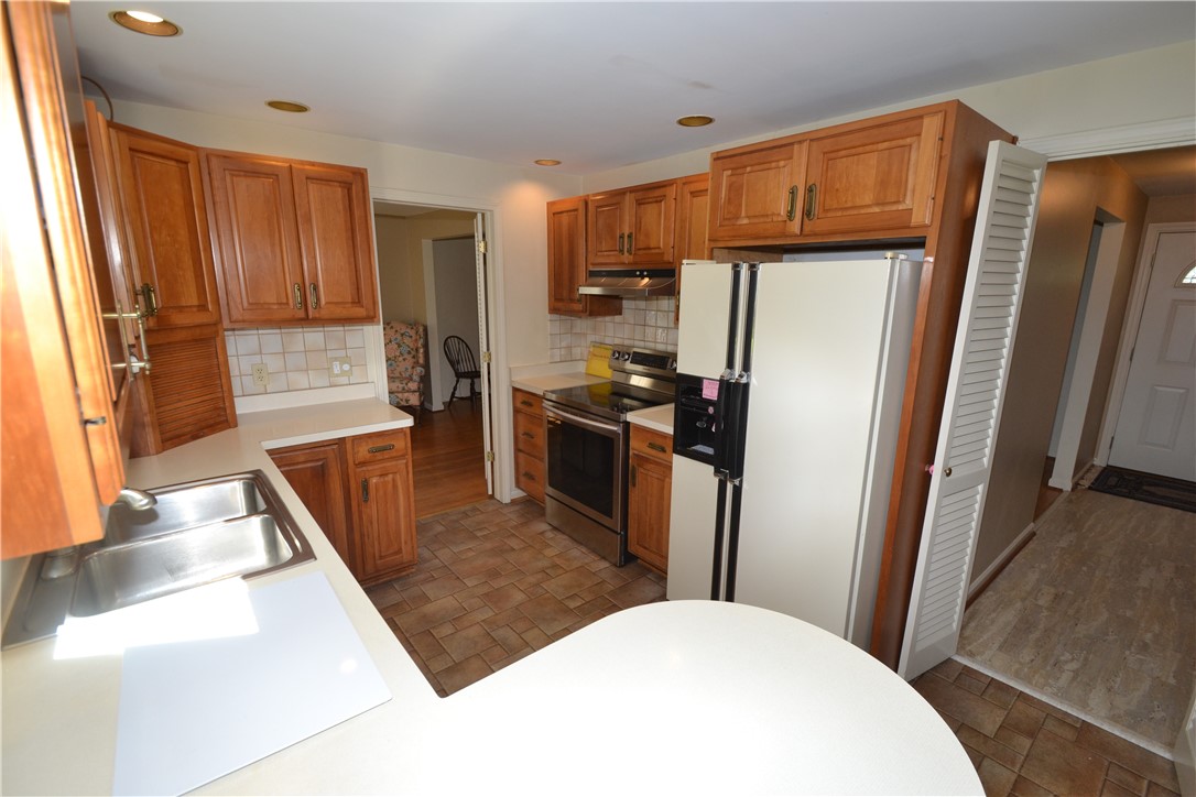 118 Nettlecreek Road Perinton, NY 14450 - Photo 13 of 41 Cherry Kitchen