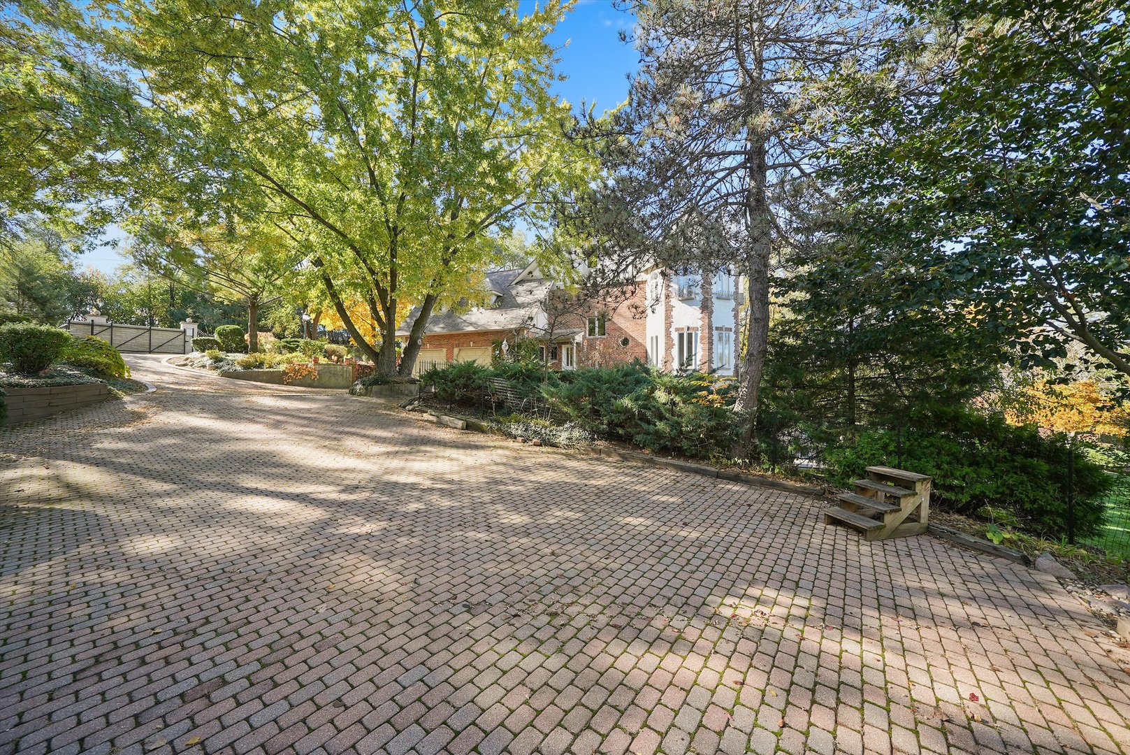 702 Bay Road McHenry, IL 60051 - Photo 12 of 37