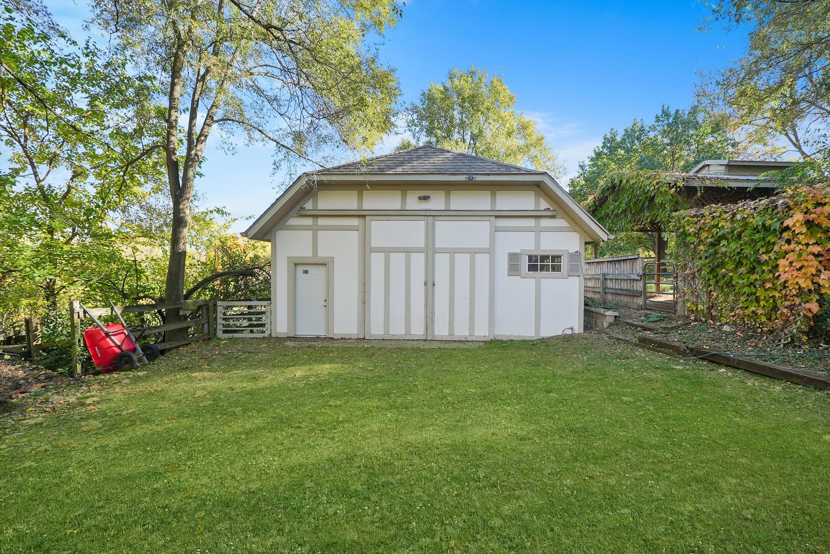 702 Bay Road McHenry, IL 60051 - Photo 13 of 37