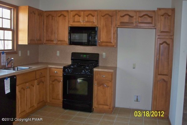 19 Gandolf Road Tamiment, PA 18371 - Photo 3 of 8 Kitchen