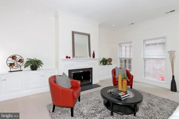 $4,100 | 2312 L Street Northwest, Unit 2, Washington, DC 20037