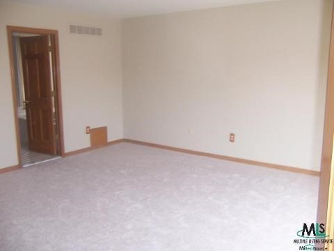 638 Lexington Drive Rochester, MI 48307 - Photo 5 of 12 644686-4.JPG