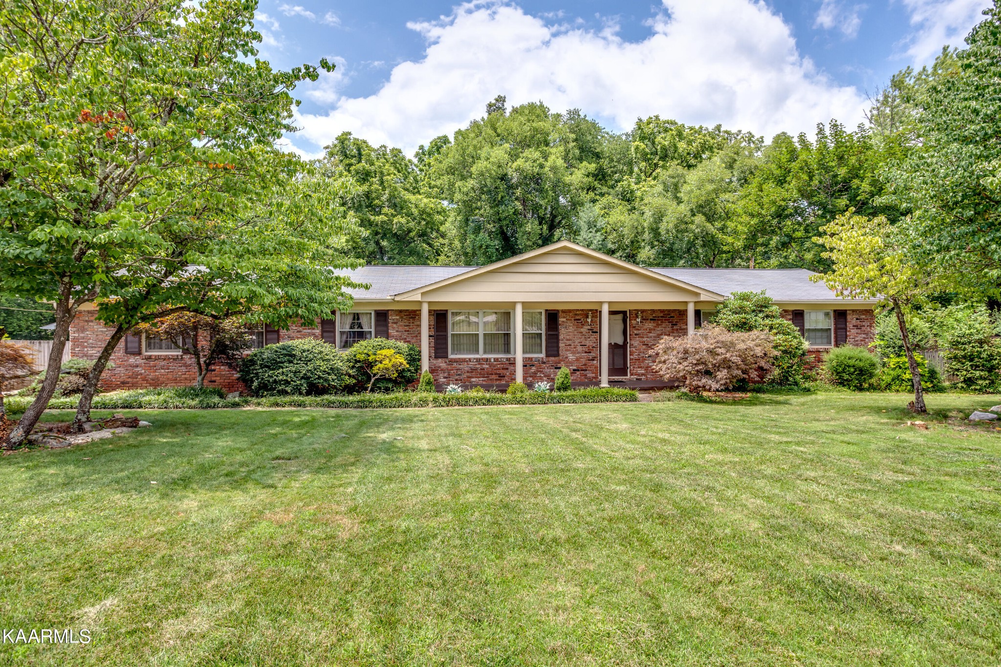 721 Coventry Road Knoxville, TN 37923 - Photo 3 of 24 Gallery Image 3
