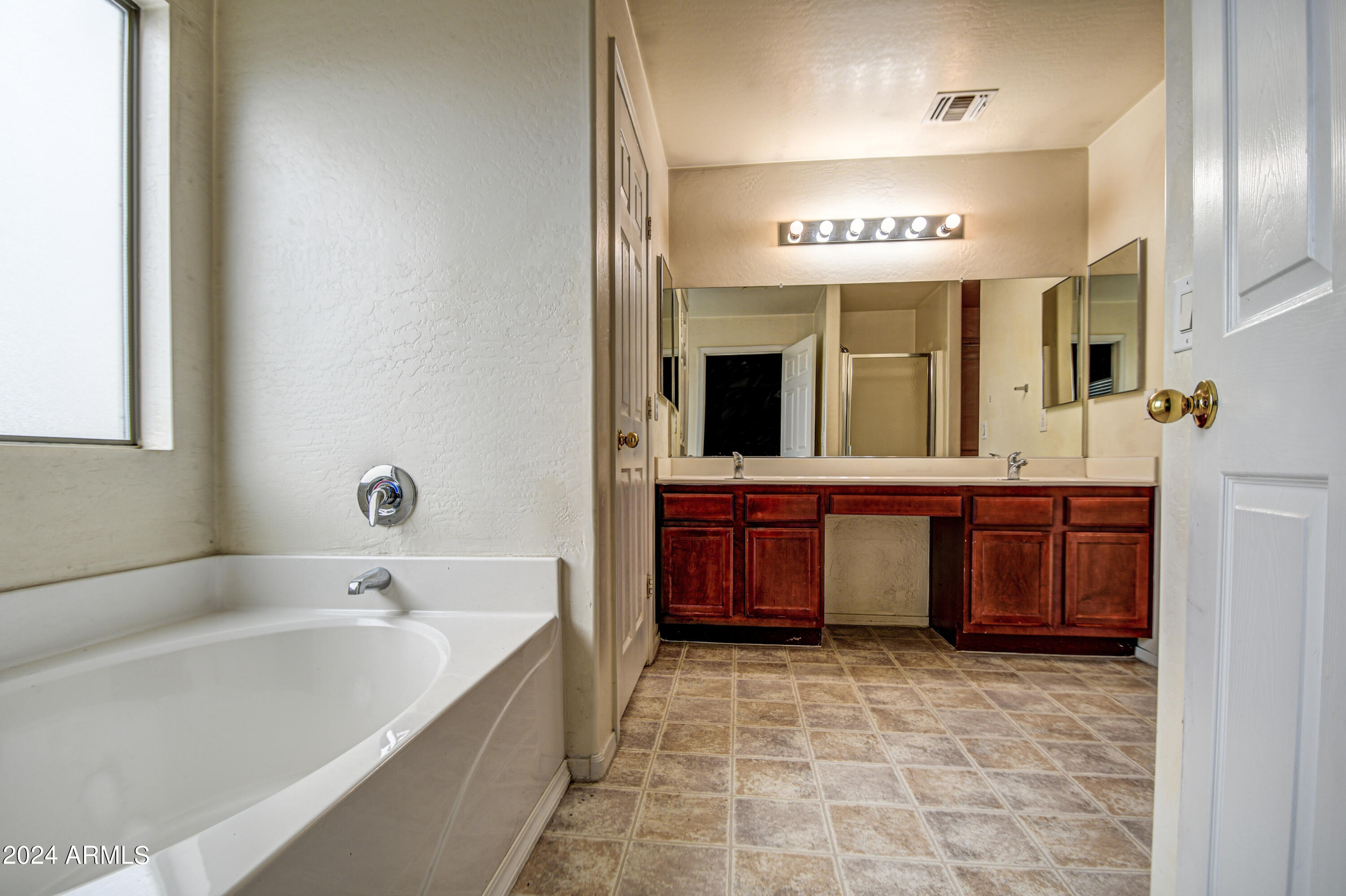 6804 East Refuge Road Florence, AZ 85132 - Photo 16 of 38 Primary Bathroom