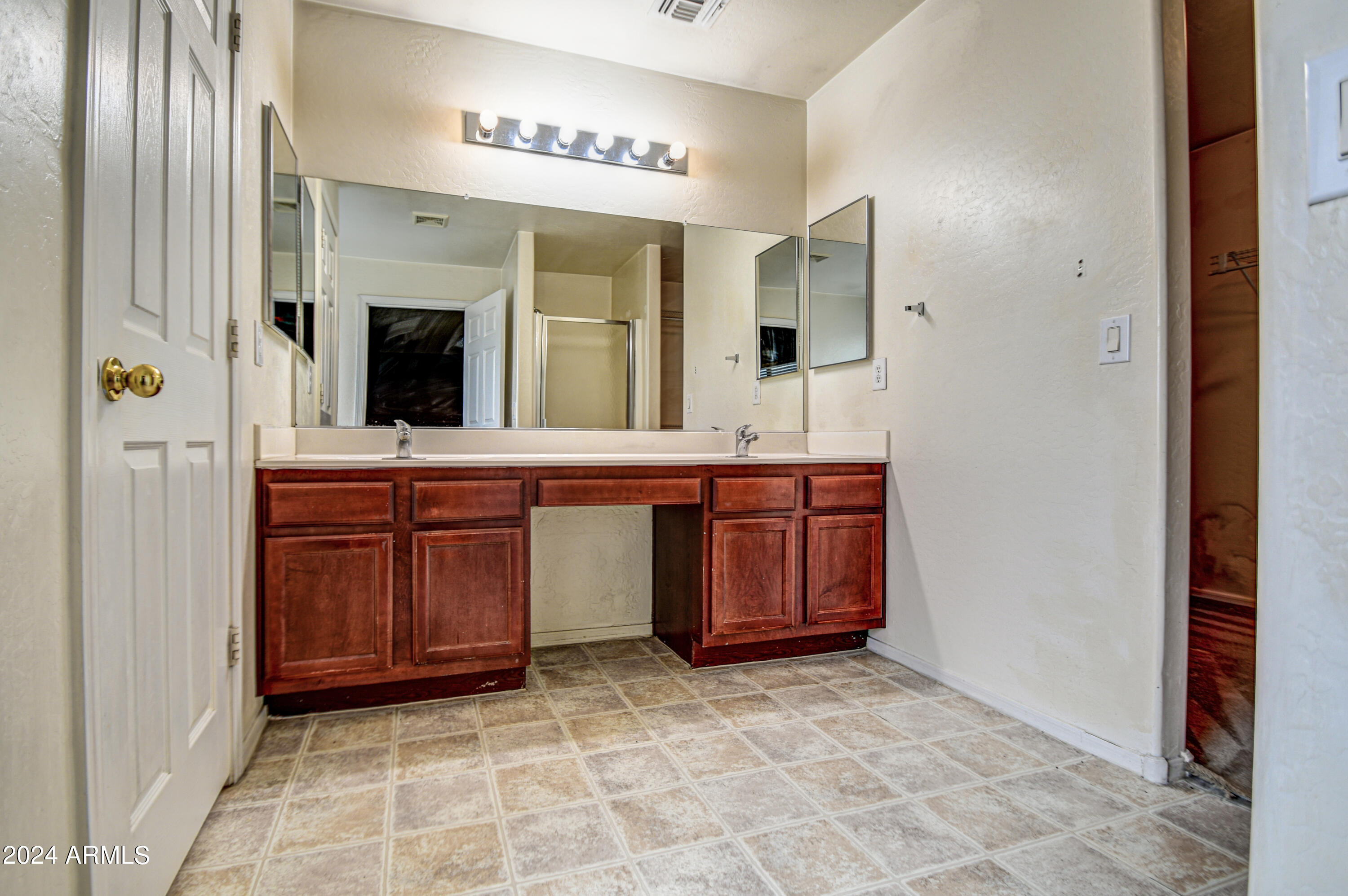 6804 East Refuge Road Florence, AZ 85132 - Photo 17 of 38 Primary Bathroom