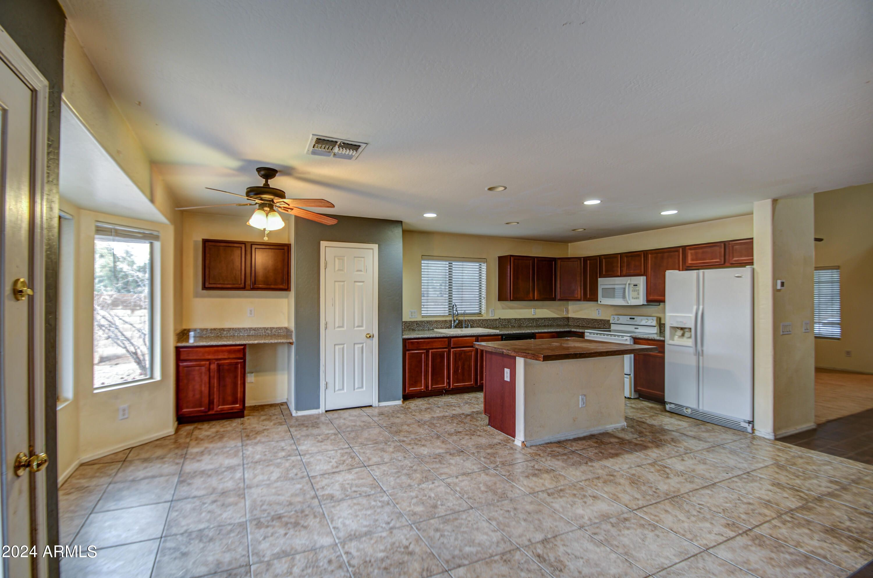 6804 East Refuge Road Florence, AZ 85132 - Photo 5 of 38 Kitchen