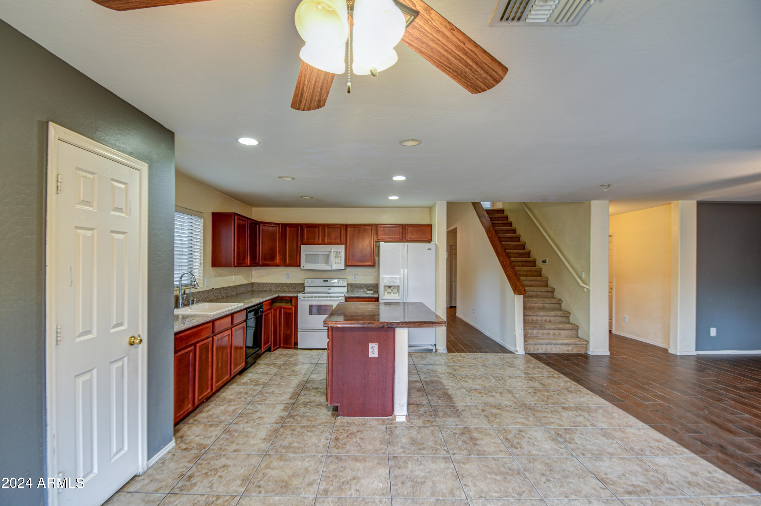 6804 East Refuge Road Florence, AZ 85132 - Photo 6 of 38 Kitchen