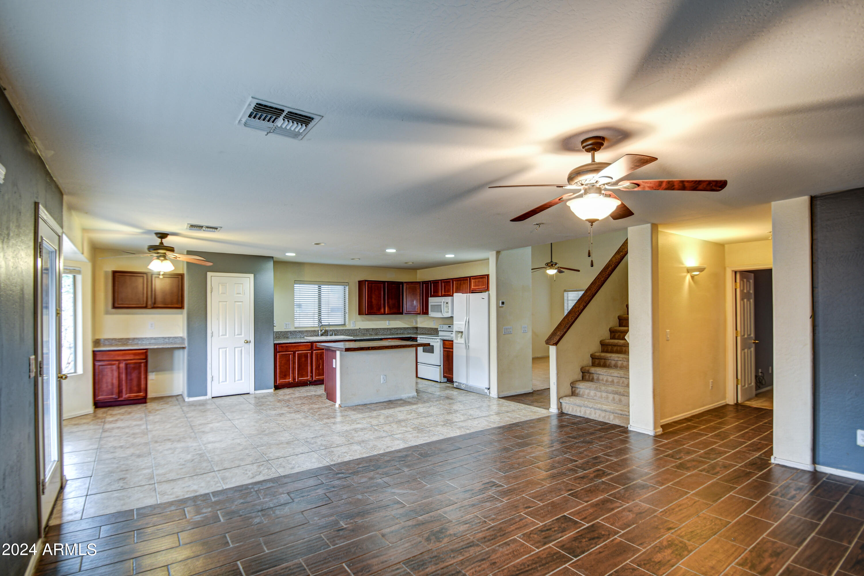 6804 East Refuge Road Florence, AZ 85132 - Photo 8 of 38 Family Room