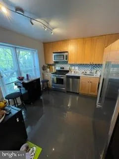 $2,450 | 8018 Revenna Lane, Springfield, VA 22153