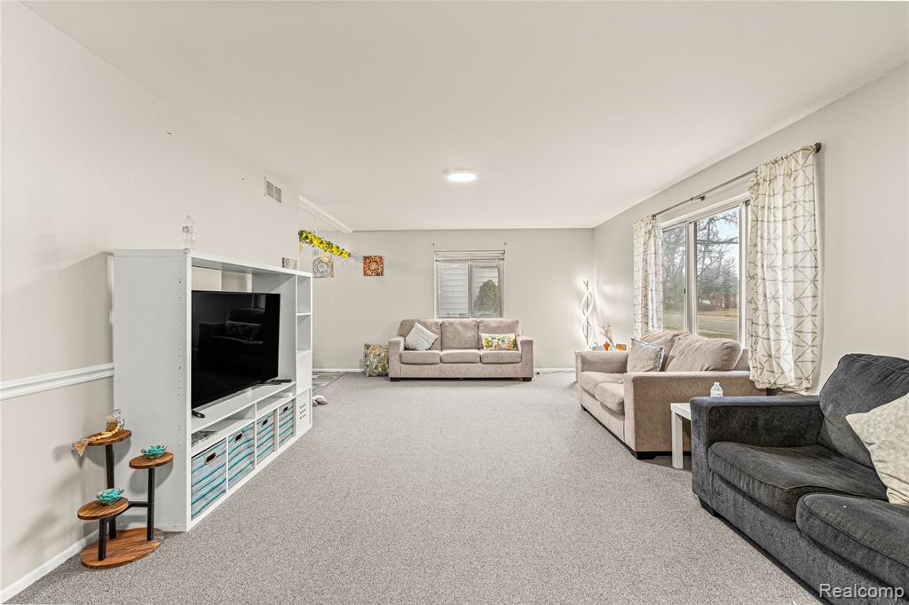 6429 North Beech Daly Road Dearborn Heights, MI 48127 - Photo 7 of 33