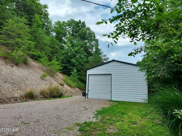 $99,000 | 152 East Greenway Street, Sneedville, TN 37869