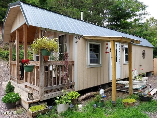 $99,000 | 152 East Greenway Street, Sneedville, TN 37869