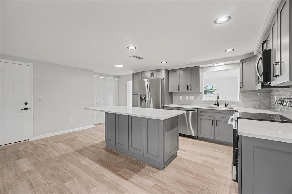 305 Shell Road Venice, FL 34293 - Photo 14 of 44 Gallery Image 14