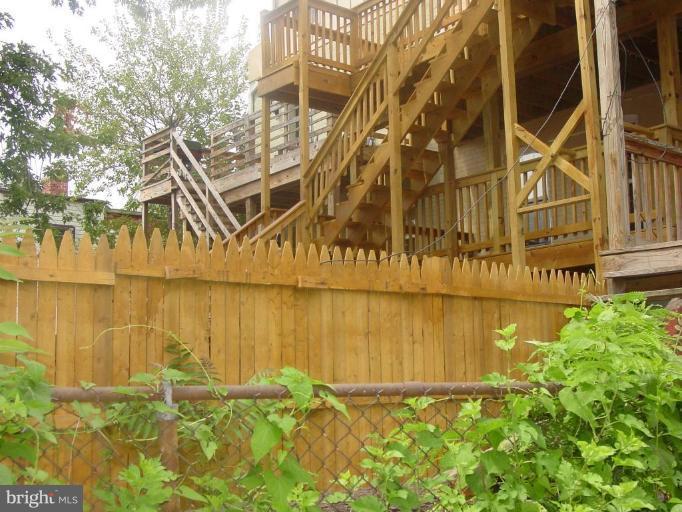 13 S Street Northeast, Unit A Washington, DC 20002 - Photo 7 of 8 a backyard of a building