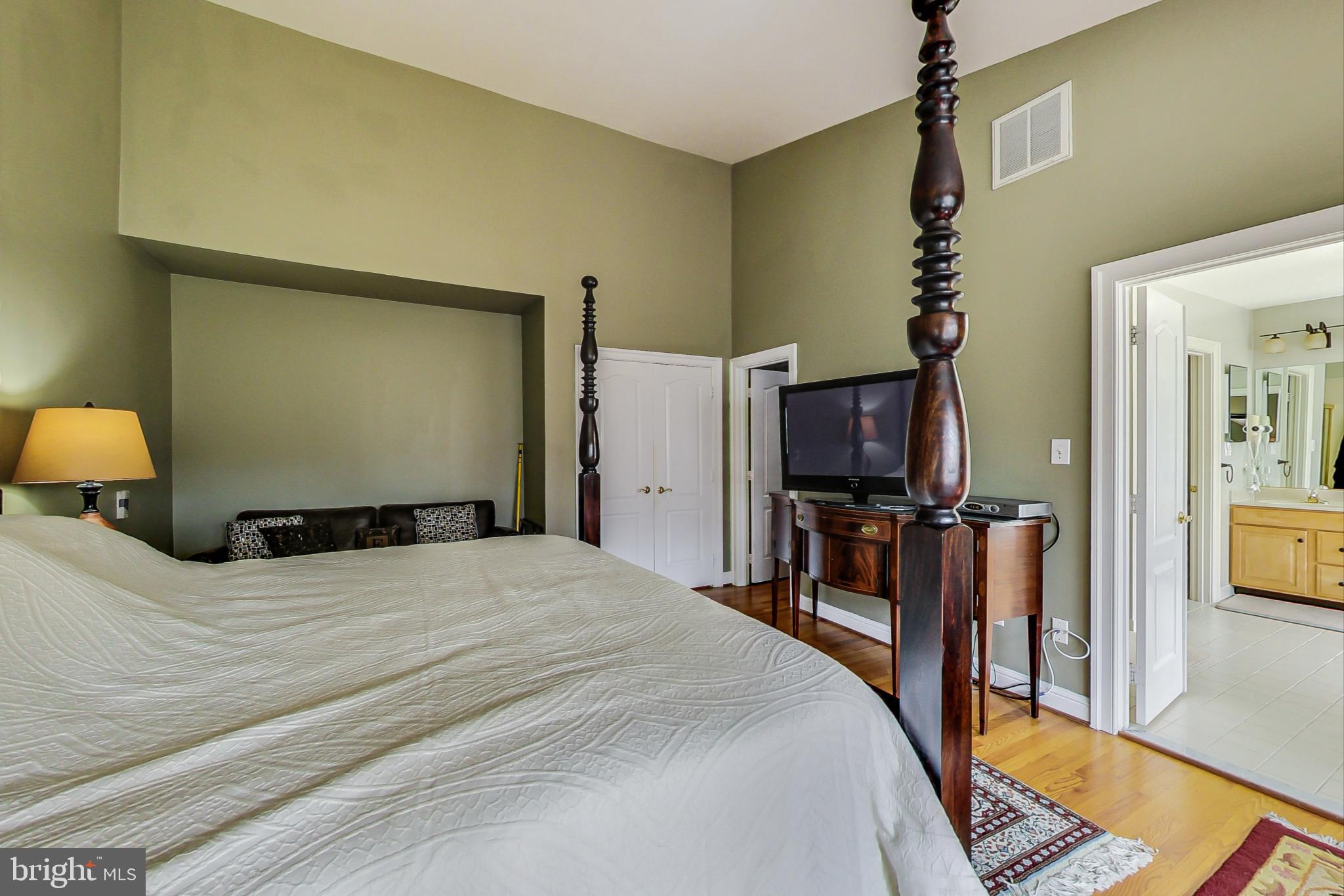 7949 Turncrest Drive Potomac, MD 20854 - Photo 26 of 47