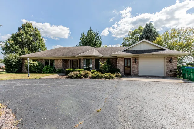 $299,000 | 154 East Us Highway, Mendota, IL 61342