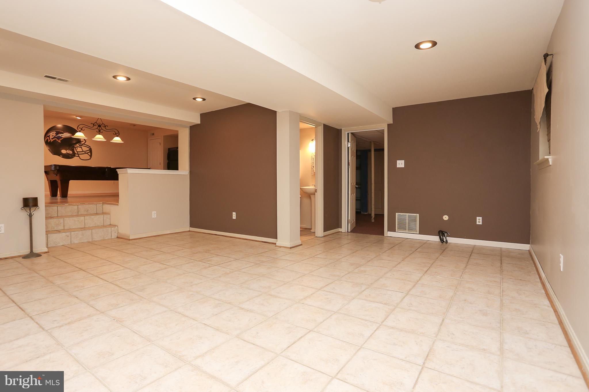 262 Ullman Road Pasadena, MD 21122 - Photo 15 of 24 Family Room