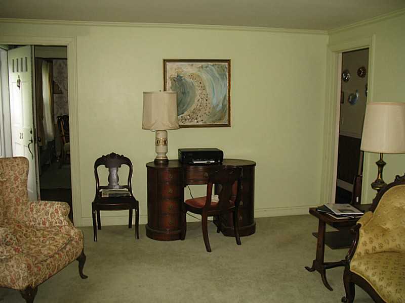 20 Cold Spring Road Barrington, RI 02806 - Photo 11 of 25 Living Room.