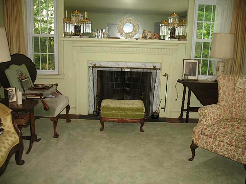 20 Cold Spring Road Barrington, RI 02806 - Photo 12 of 25 Living Room.